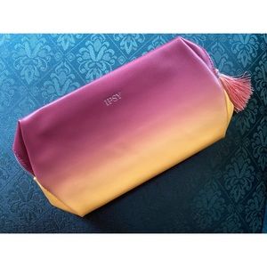 NWT Ipsy Make up /. Cosmetics Bag